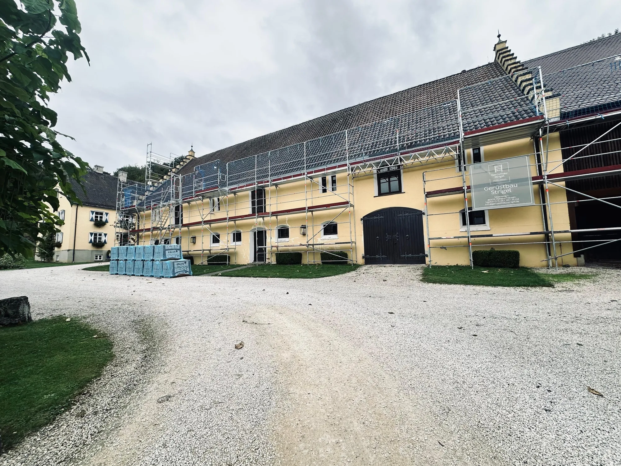 Gerüst an einem historischen Gebäude